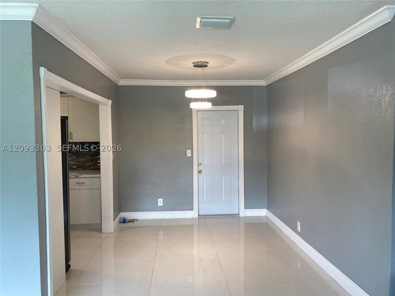 1850 Sw 48th Ave - Photo 3 of 15
