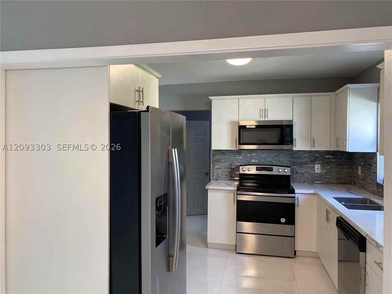 1850 Sw 48th Ave - Photo 6 of 15