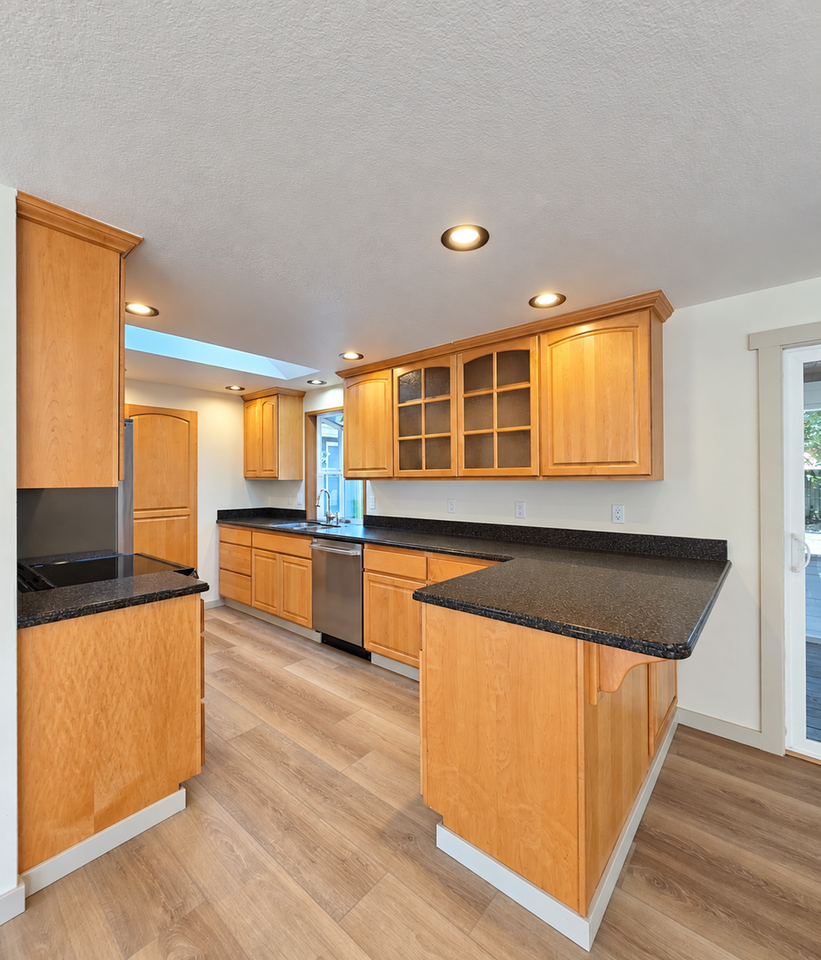903 Logan St - Photo 7 of 27