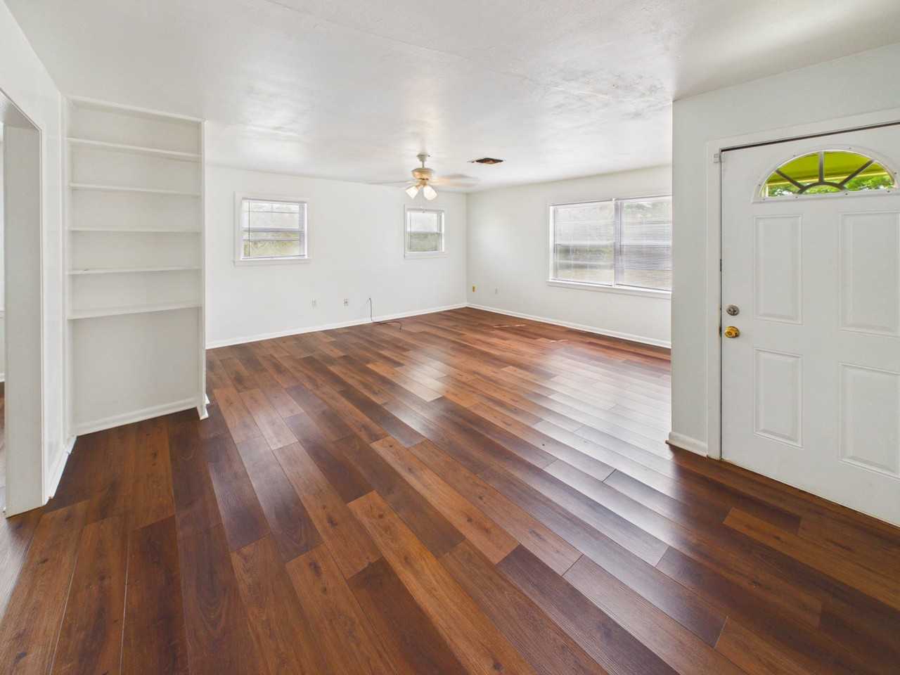 11064 N Dowling Rd - Photo 3 of 8
