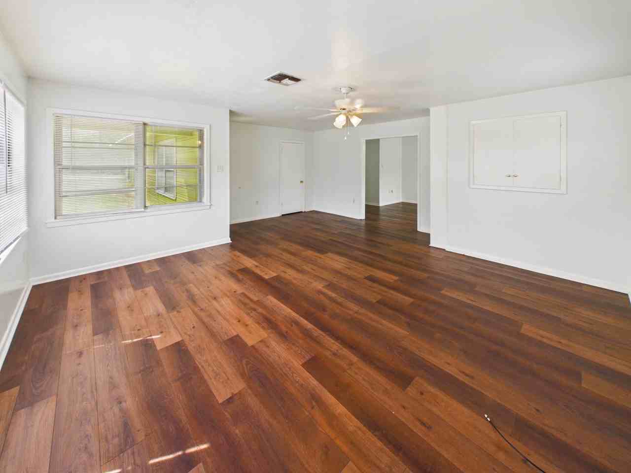 11064 N Dowling Rd - Photo 4 of 8