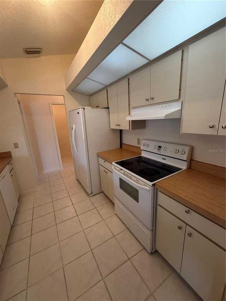 1612 Blue Lake Cir - Photo 3 of 18