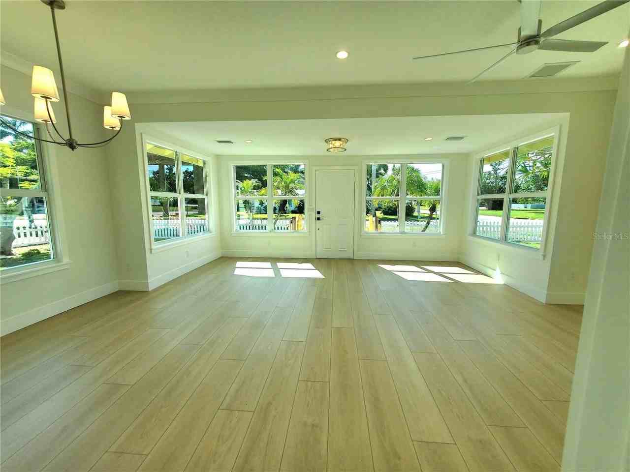 760 W Marion Ave - Photo 6 of 30