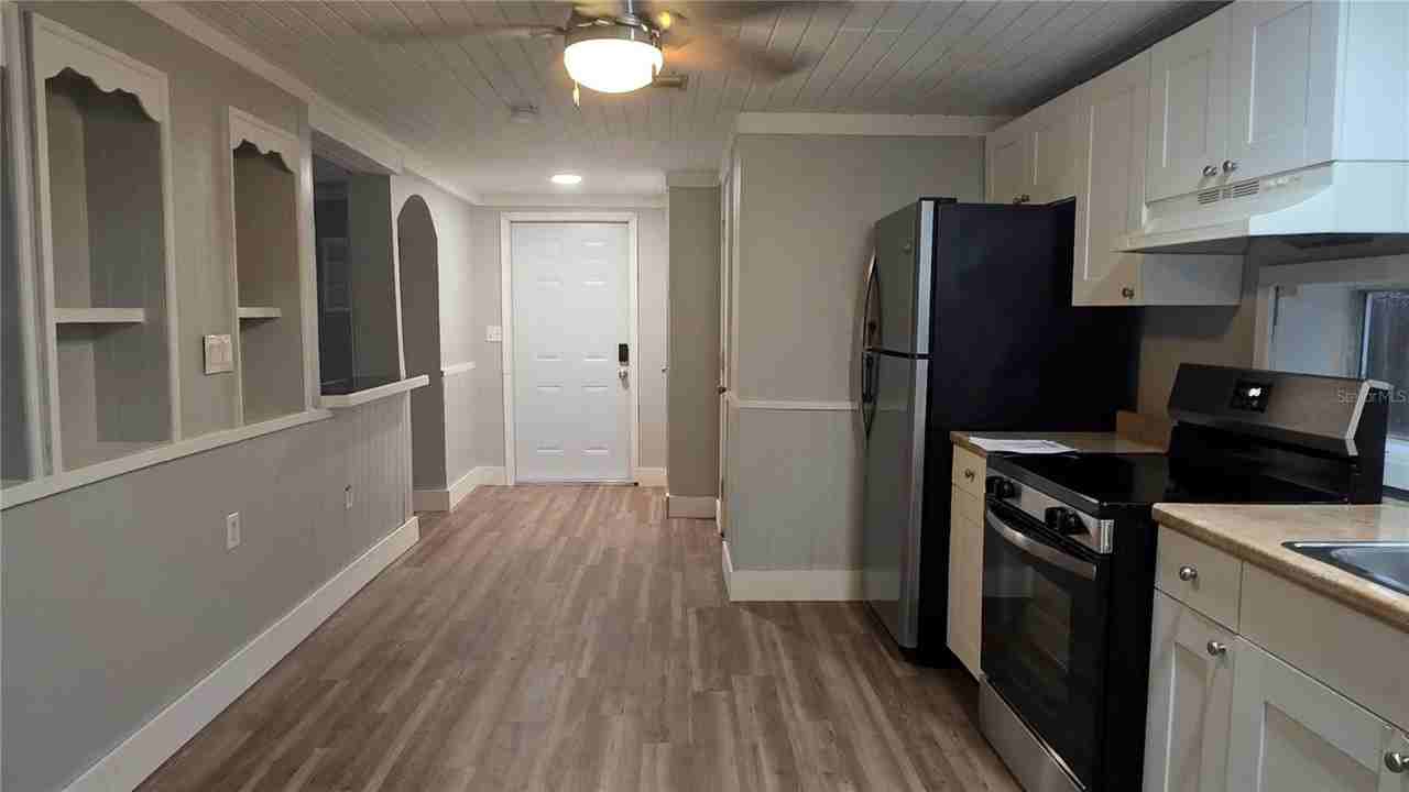 8003 Hillman Ave - Photo 3 of 28