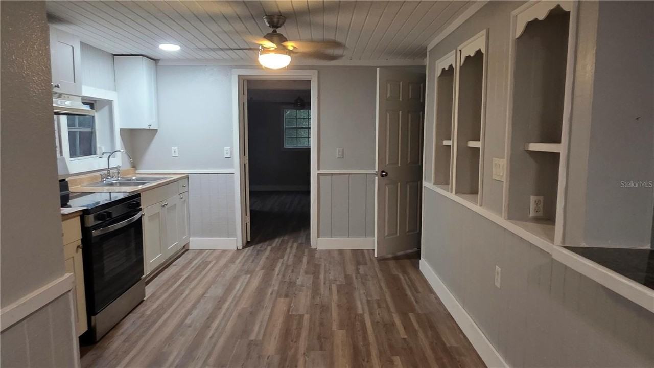 8003 Hillman Ave - Photo 4 of 28