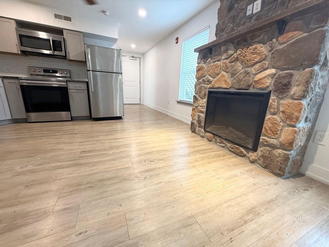 Main St W 221 - Photo 3 of 32