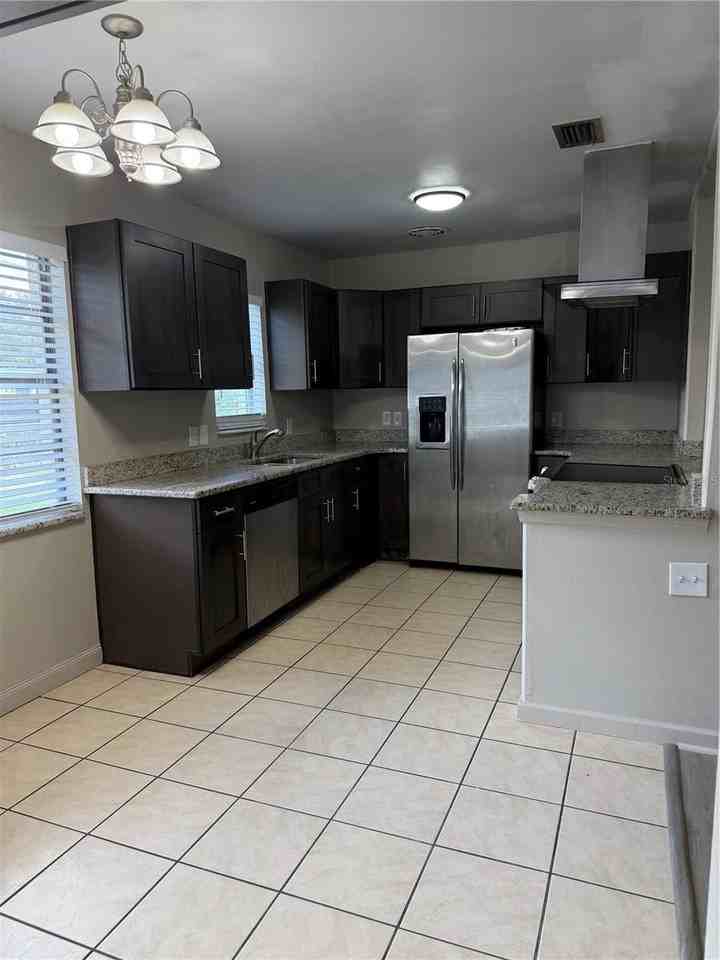 3003 Venice Way - Photo 4 of 12