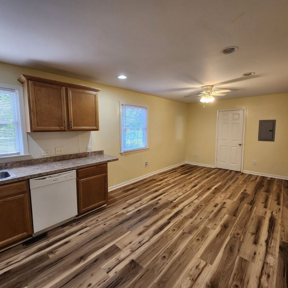 1208 Thames Ct - Photo 6 of 27