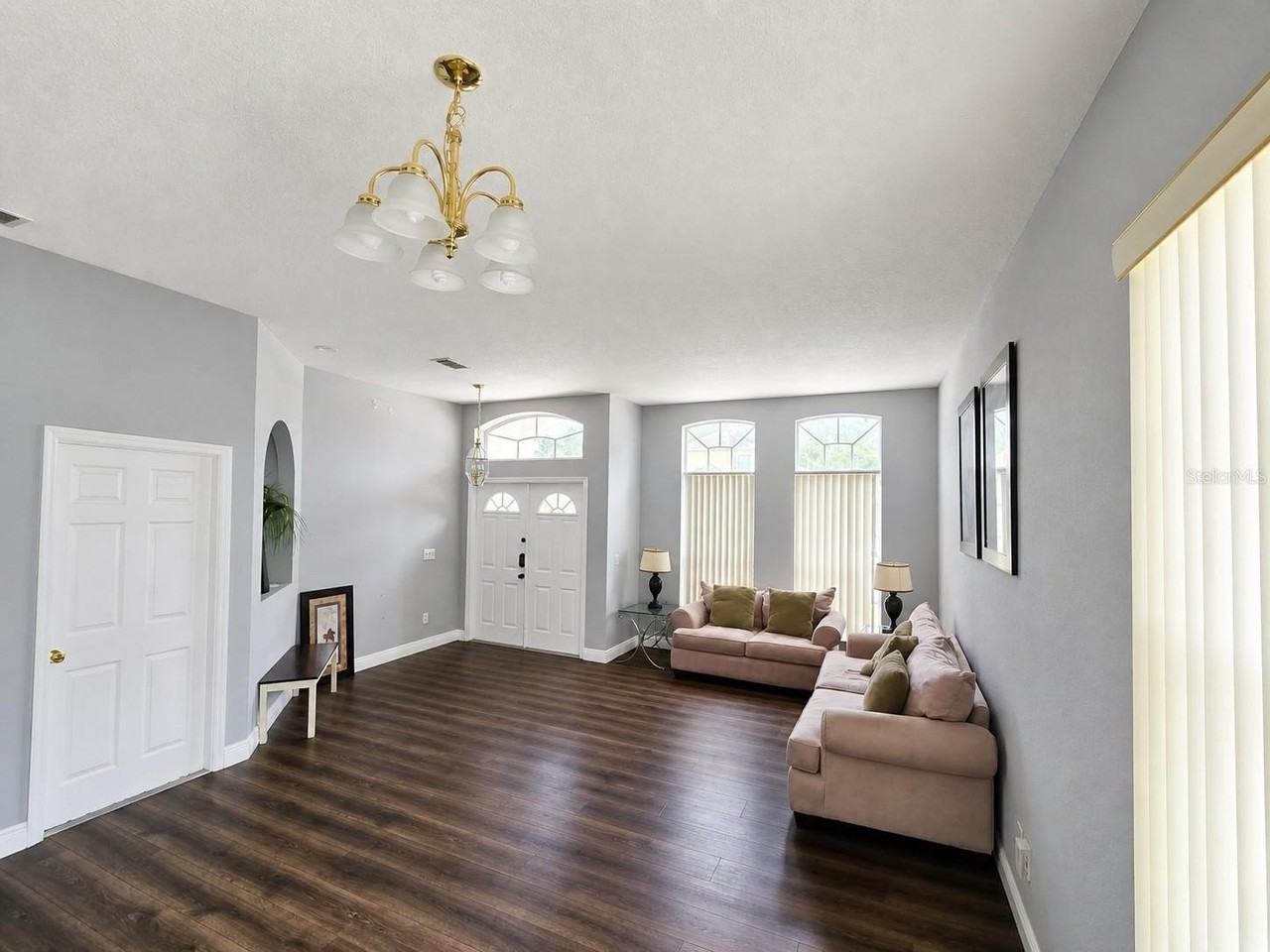 205 Gleneagles Dr - Photo 5 of 15