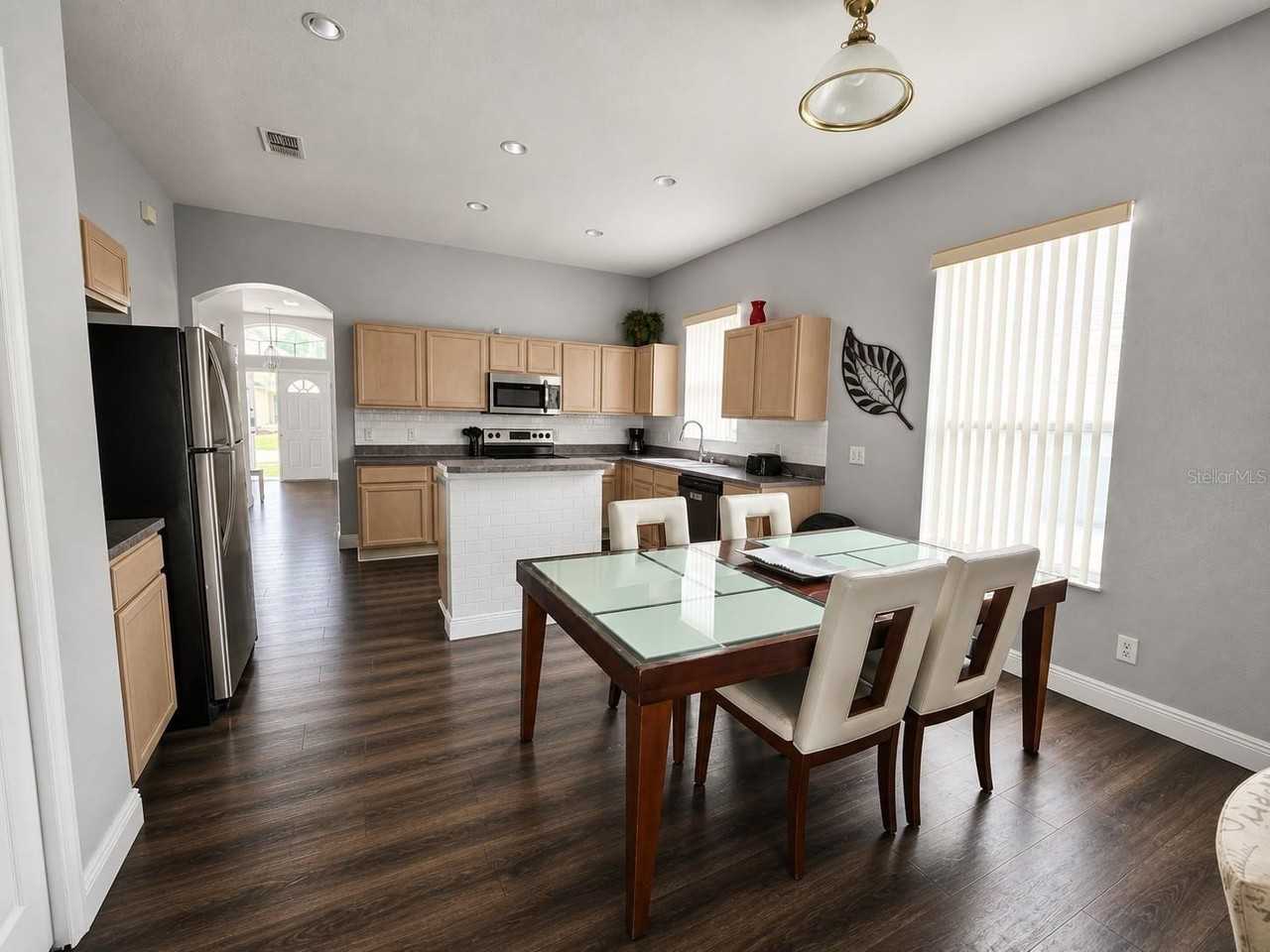 205 Gleneagles Dr - Photo 6 of 15