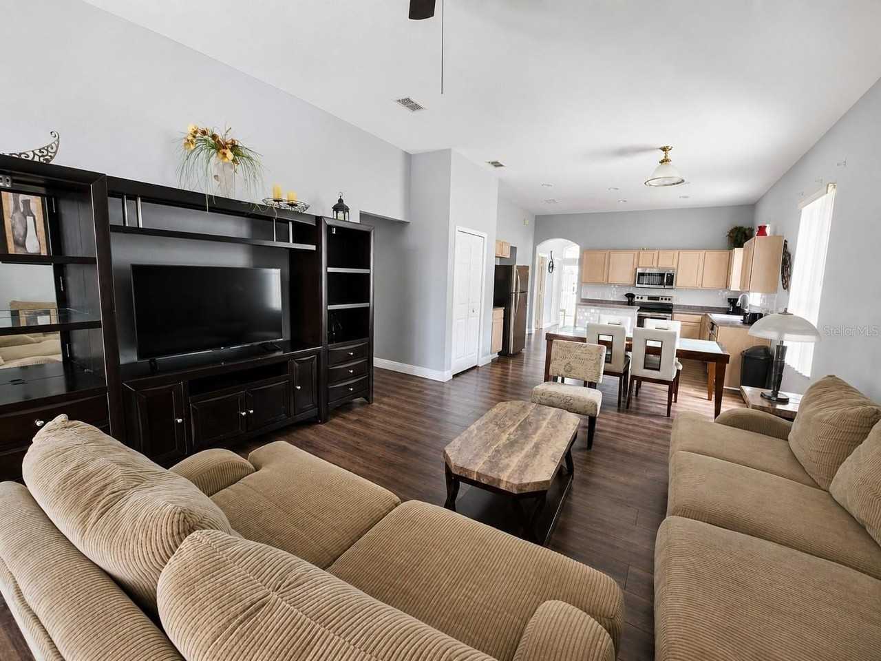 205 Gleneagles Dr - Photo 7 of 15