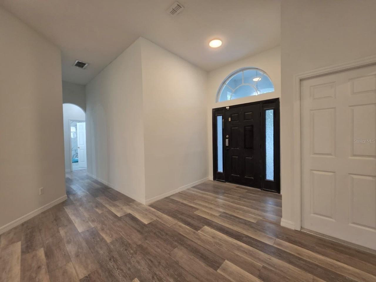 2711 Patrician Cir - Photo 3 of 23