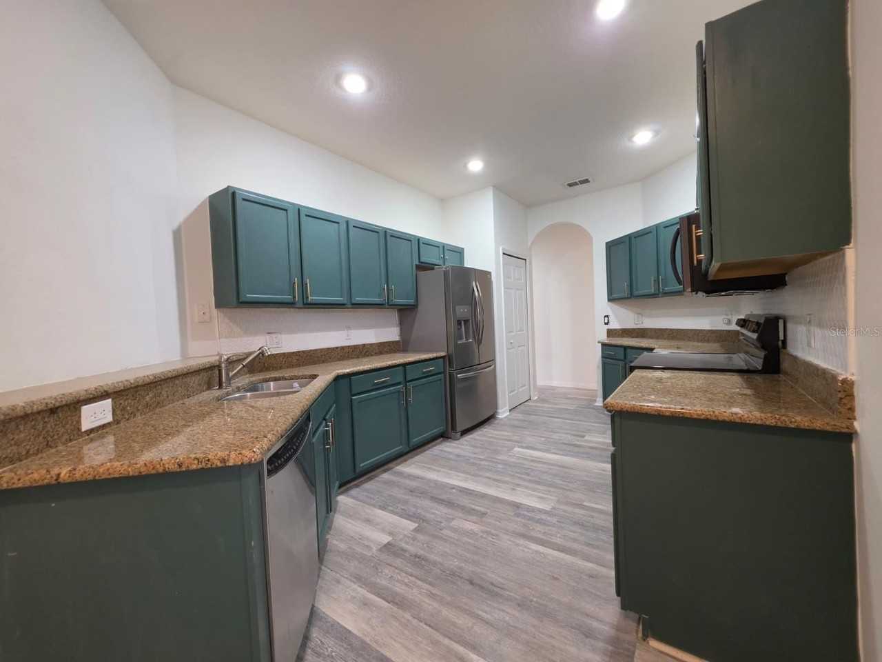 2711 Patrician Cir - Photo 4 of 23