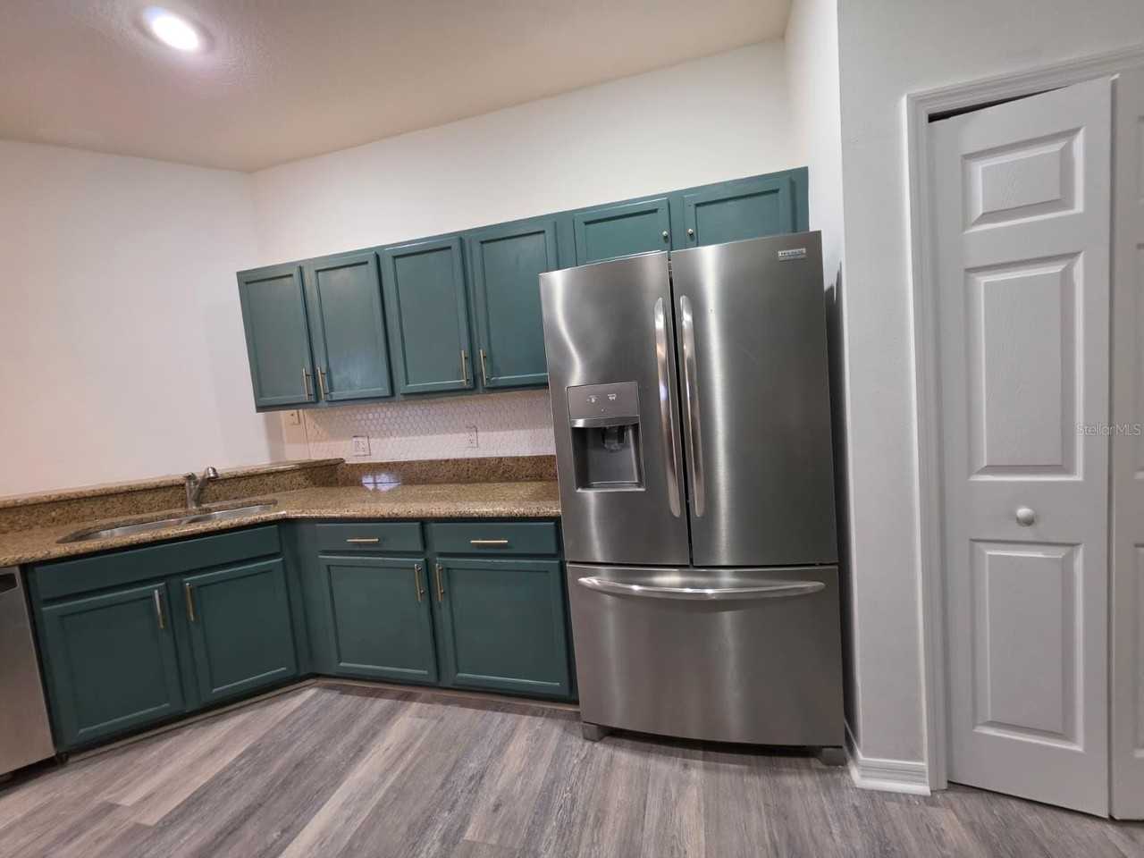2711 Patrician Cir - Photo 6 of 23