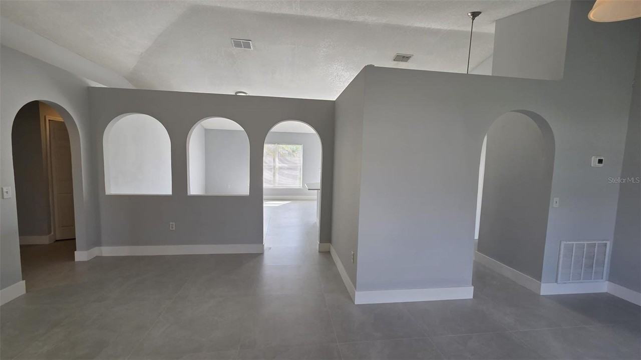913 Cambridge Ct - Photo 4 of 21
