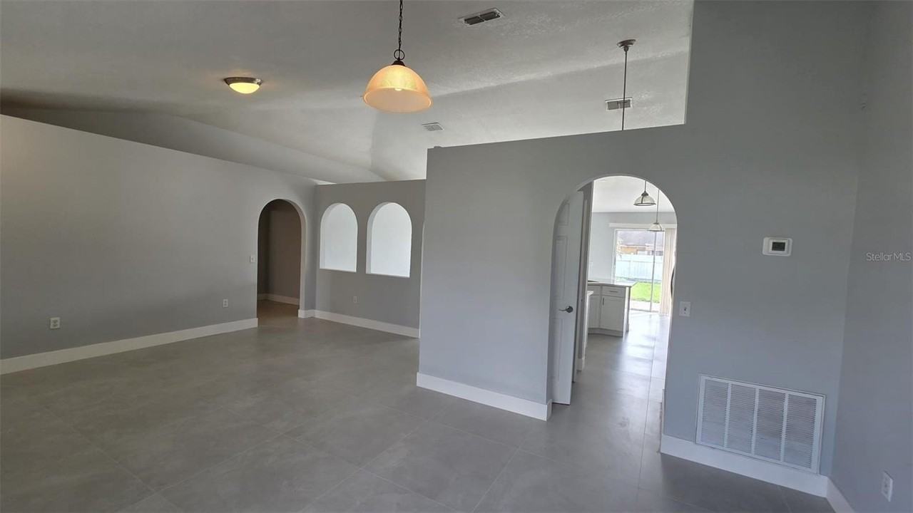 913 Cambridge Ct - Photo 6 of 21
