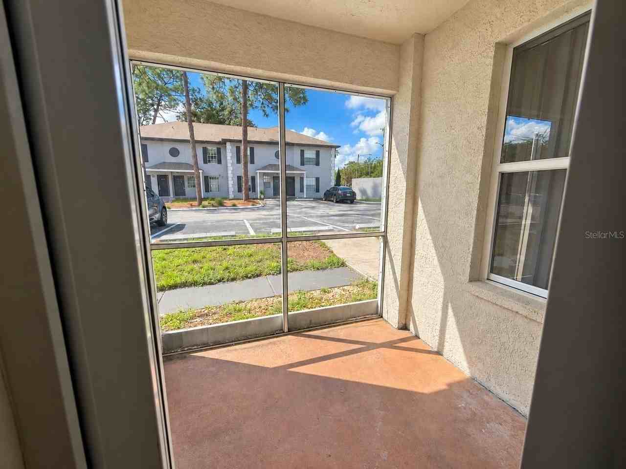 5001 Sunridge Palms Dr - Photo 5 of 18