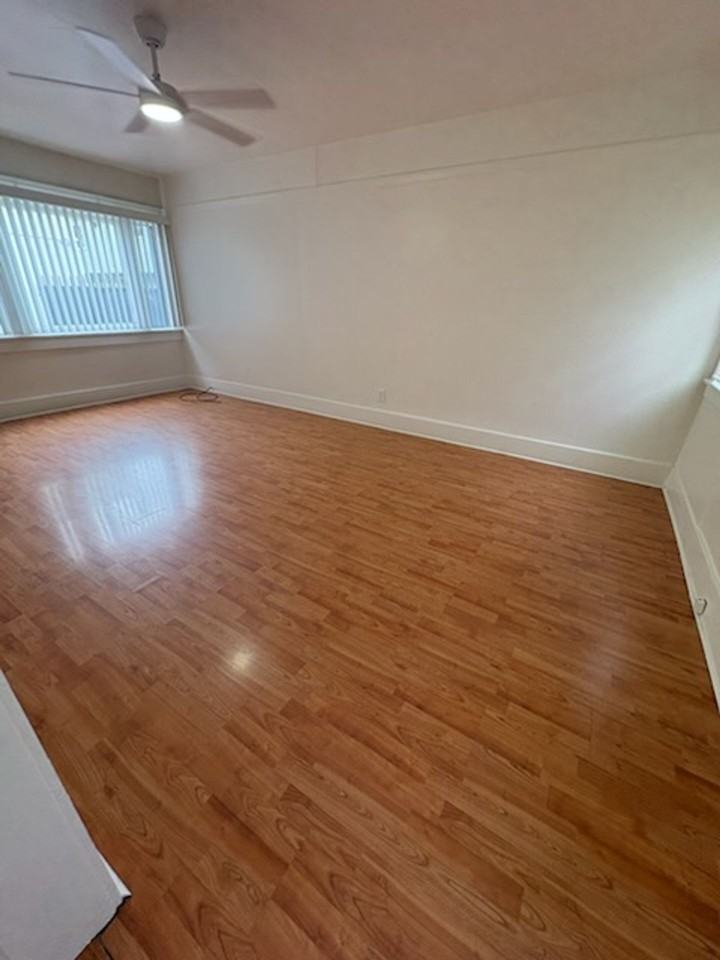 930 E 3rd St #4 - Photo 6 of 26