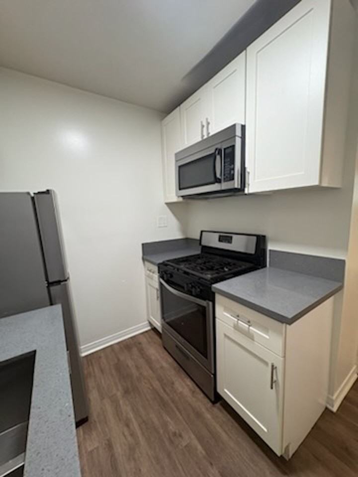 1730 E 7th St - Photo 4 of 20