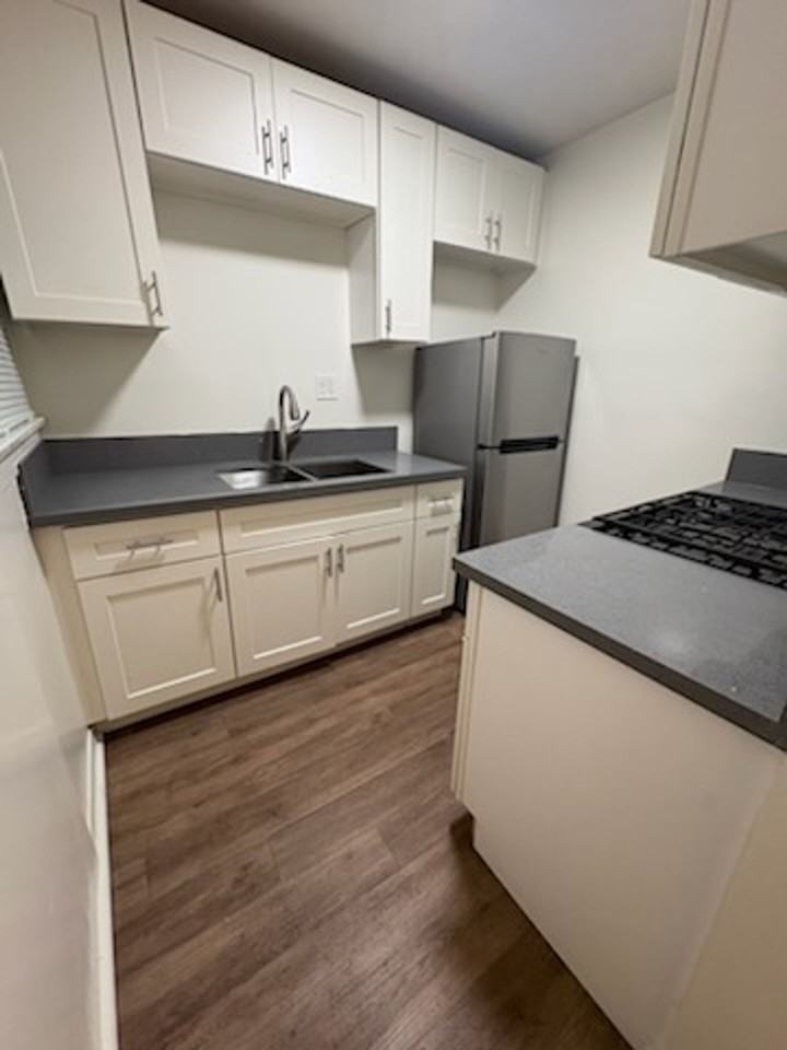 1730 E 7th St - Photo 5 of 20
