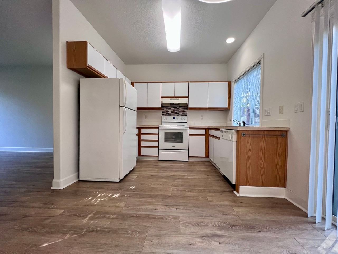 16739 Ne Halsey St - Photo 5 of 25