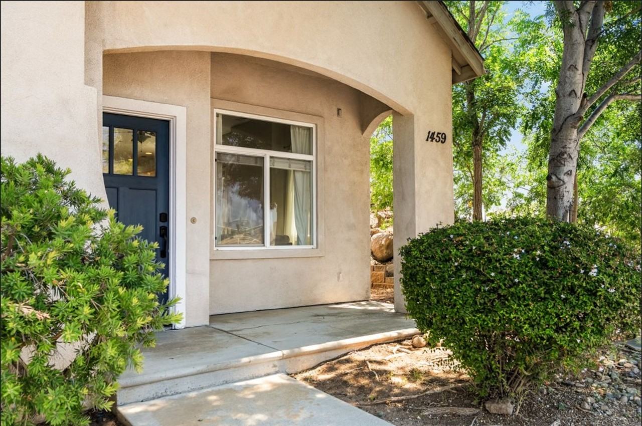 1459 Yosemite Dr - Photo 3 of 42