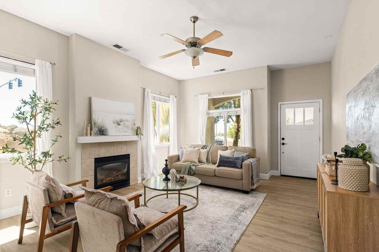 1459 Yosemite Dr - Photo 4 of 42