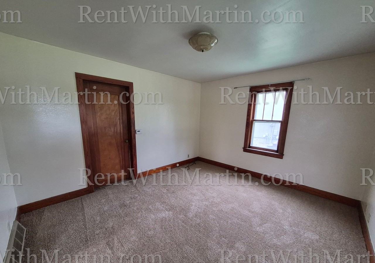 1359 Garden Ave - Photo 2 of 19