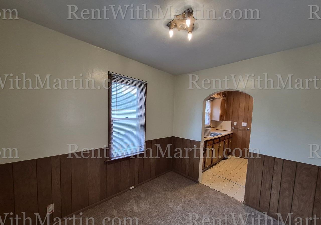 1359 Garden Ave - Photo 4 of 19