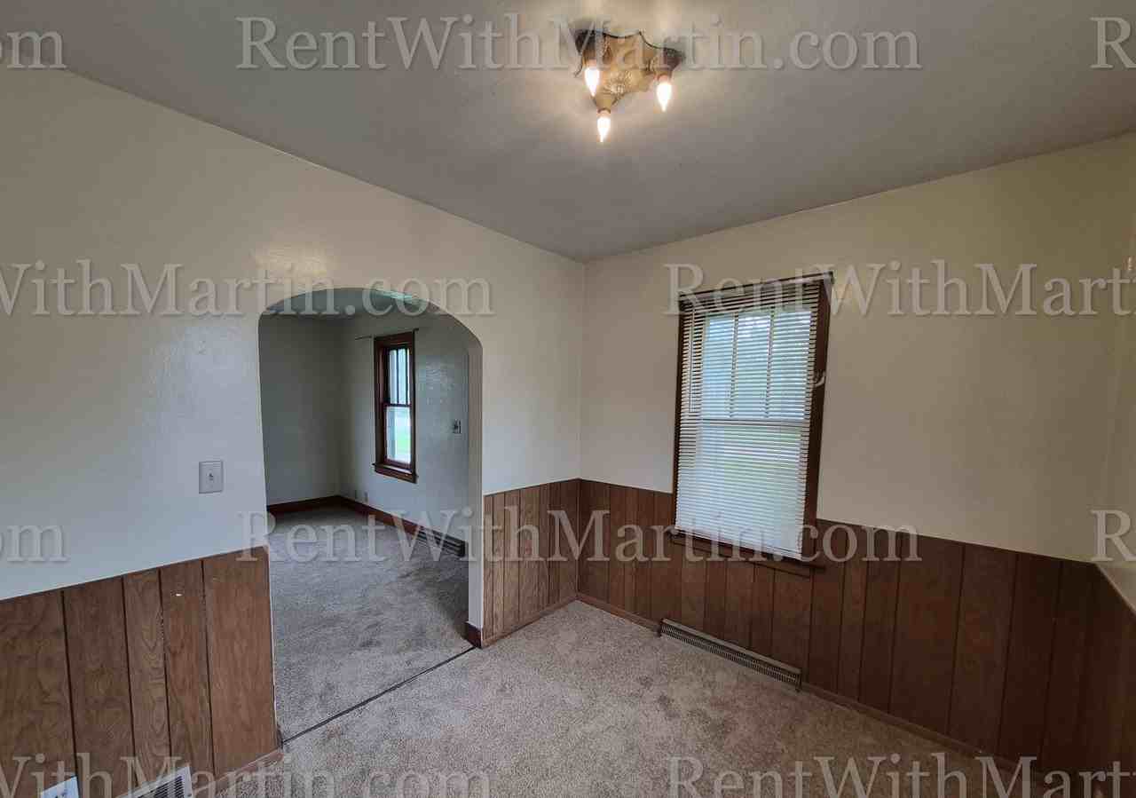 1359 Garden Ave - Photo 5 of 19