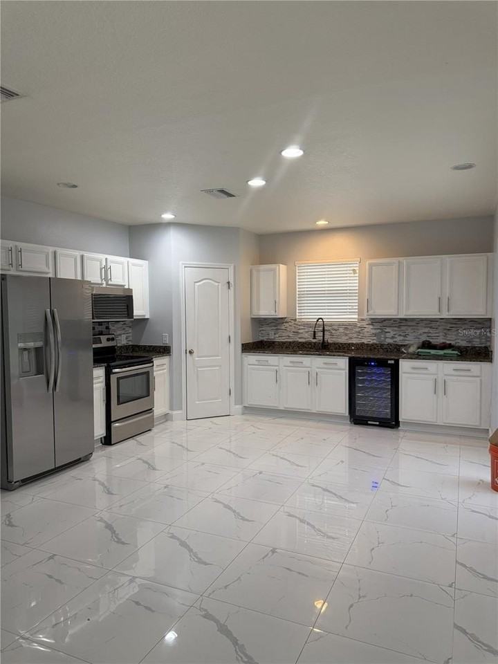 18405 Kentisbury Ct - Photo 6 of 50