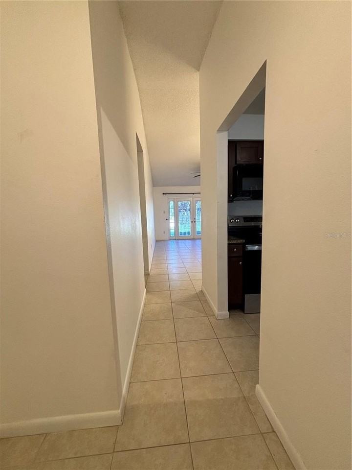 1761 Lakeview Village Dr - Photo 3 of 34