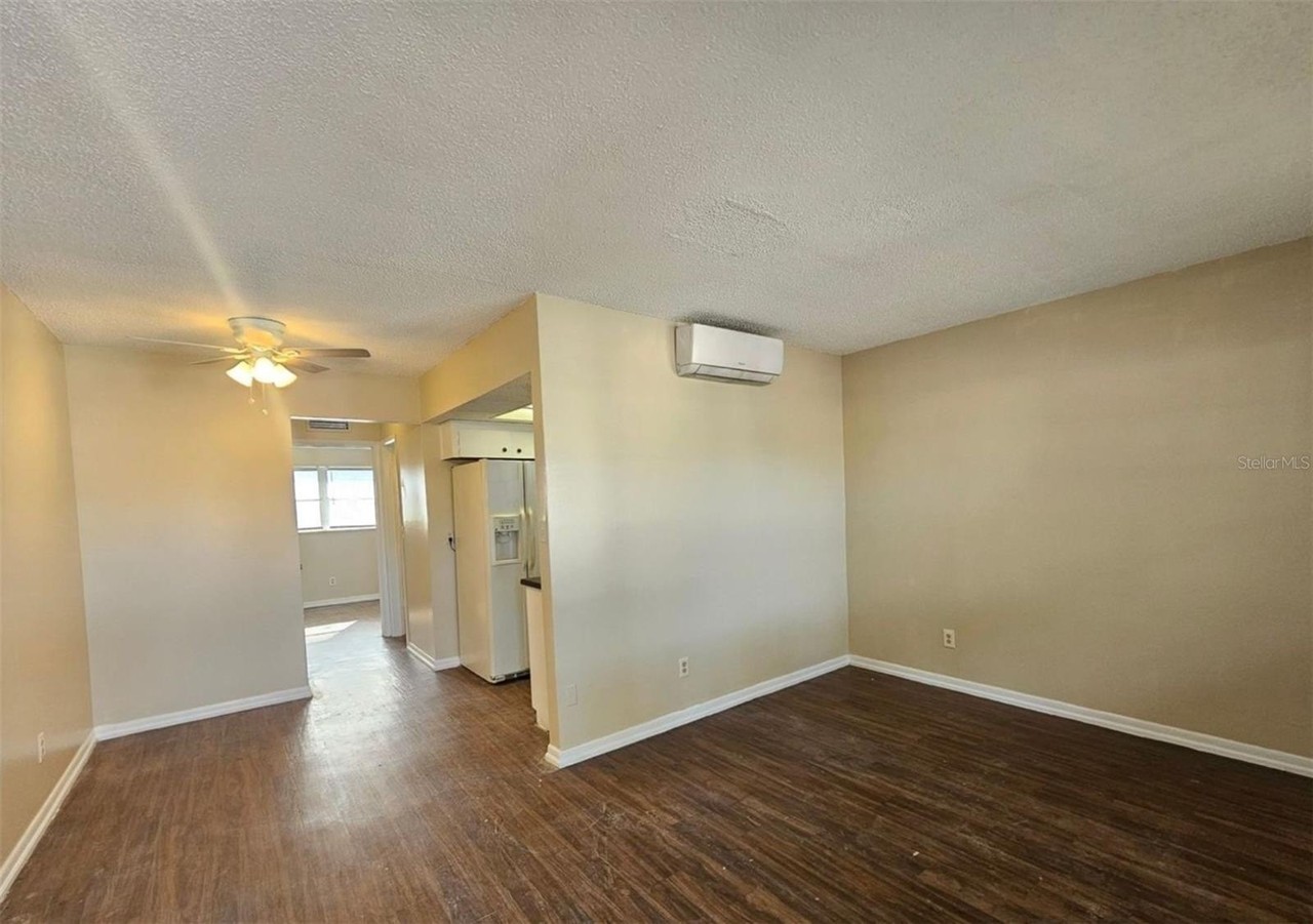 201 Nw Jefferson Cir N #2 - Photo 2 of 9