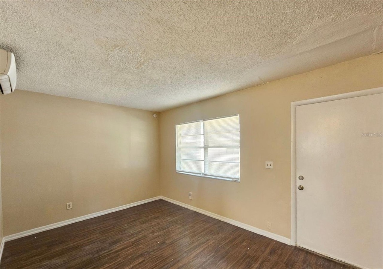 201 Nw Jefferson Cir N #2 - Photo 3 of 9