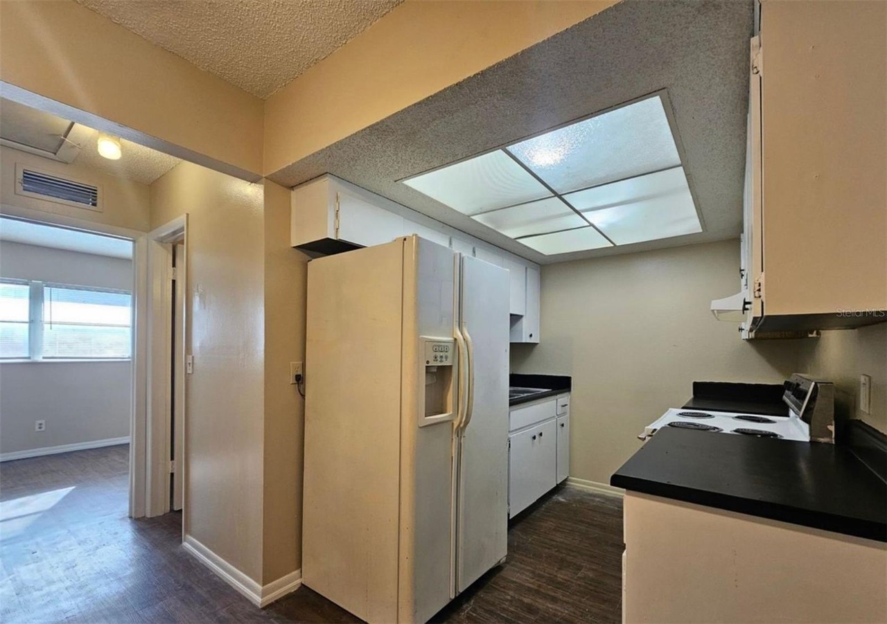 201 Nw Jefferson Cir N #2 - Photo 4 of 9