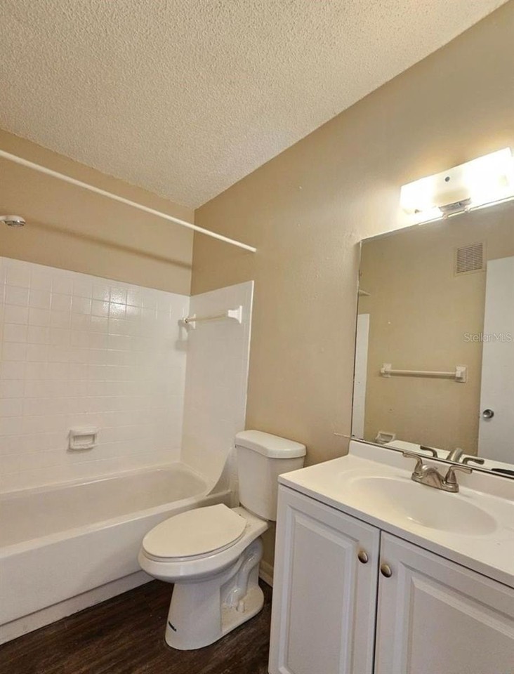 201 Nw Jefferson Cir N #2 - Photo 6 of 9