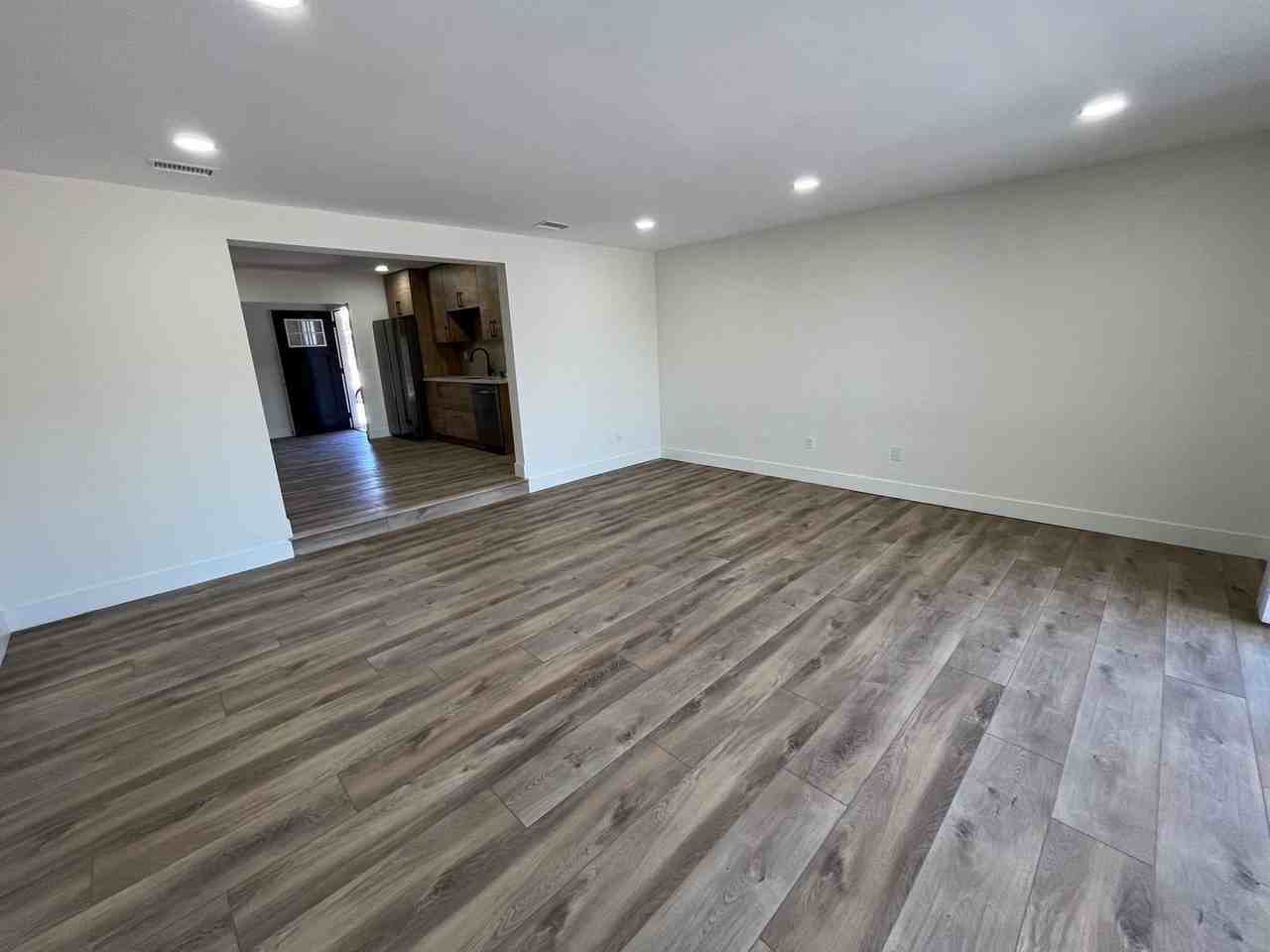 5607 Dorothy Way - Photo 4 of 9
