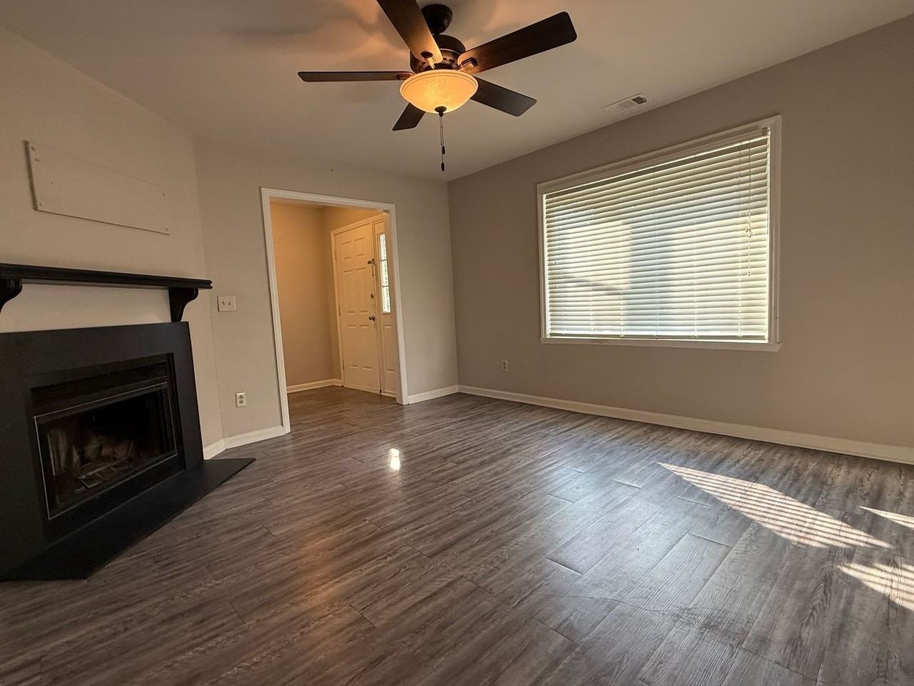 8317 Summerglen Cir #102 - Photo 4 of 33