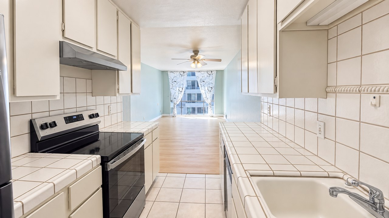 1000 Franklin St #408 - Photo 3 of 17