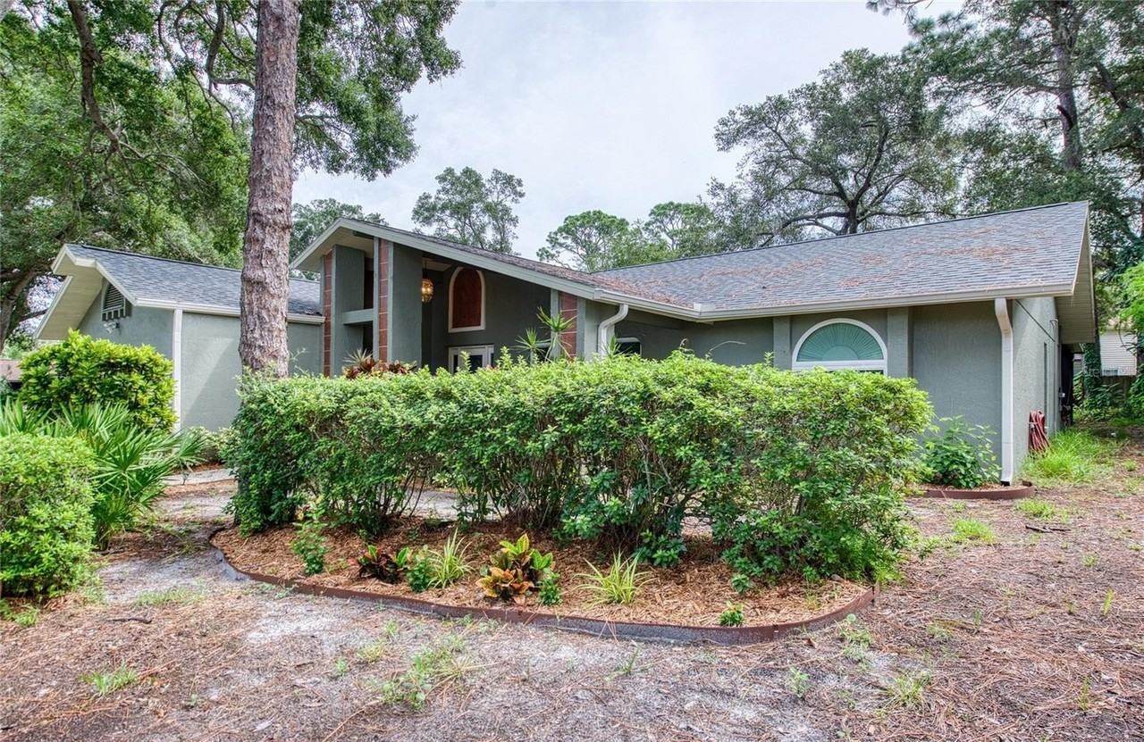2143 Salisbury Ct - Photo 4 of 43