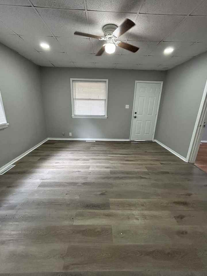 612 E 10th St - Photo 3 of 10