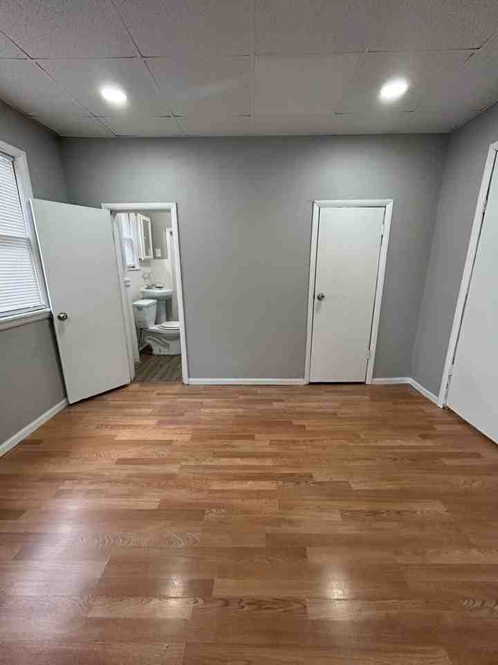 612 E 10th St - Photo 5 of 10