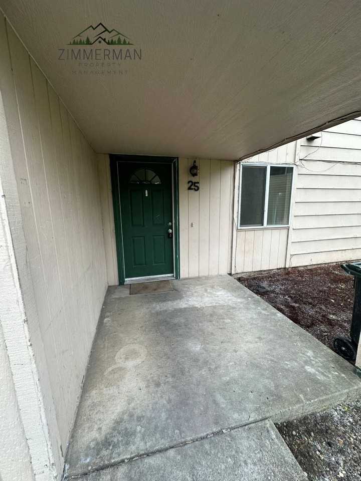 2727 Gateway St #25 - Photo 2 of 18