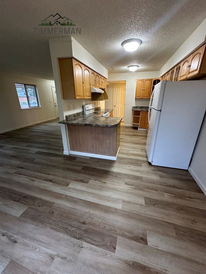2727 Gateway St #25 - Photo 4 of 18