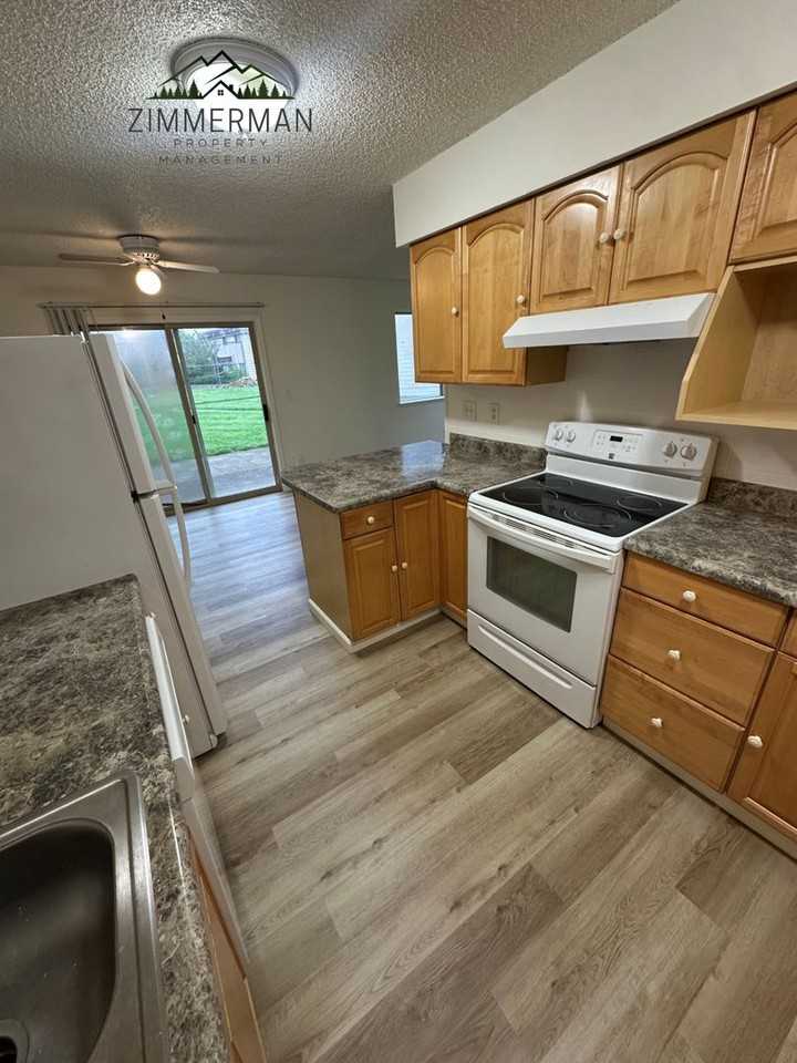 2727 Gateway St #25 - Photo 5 of 18