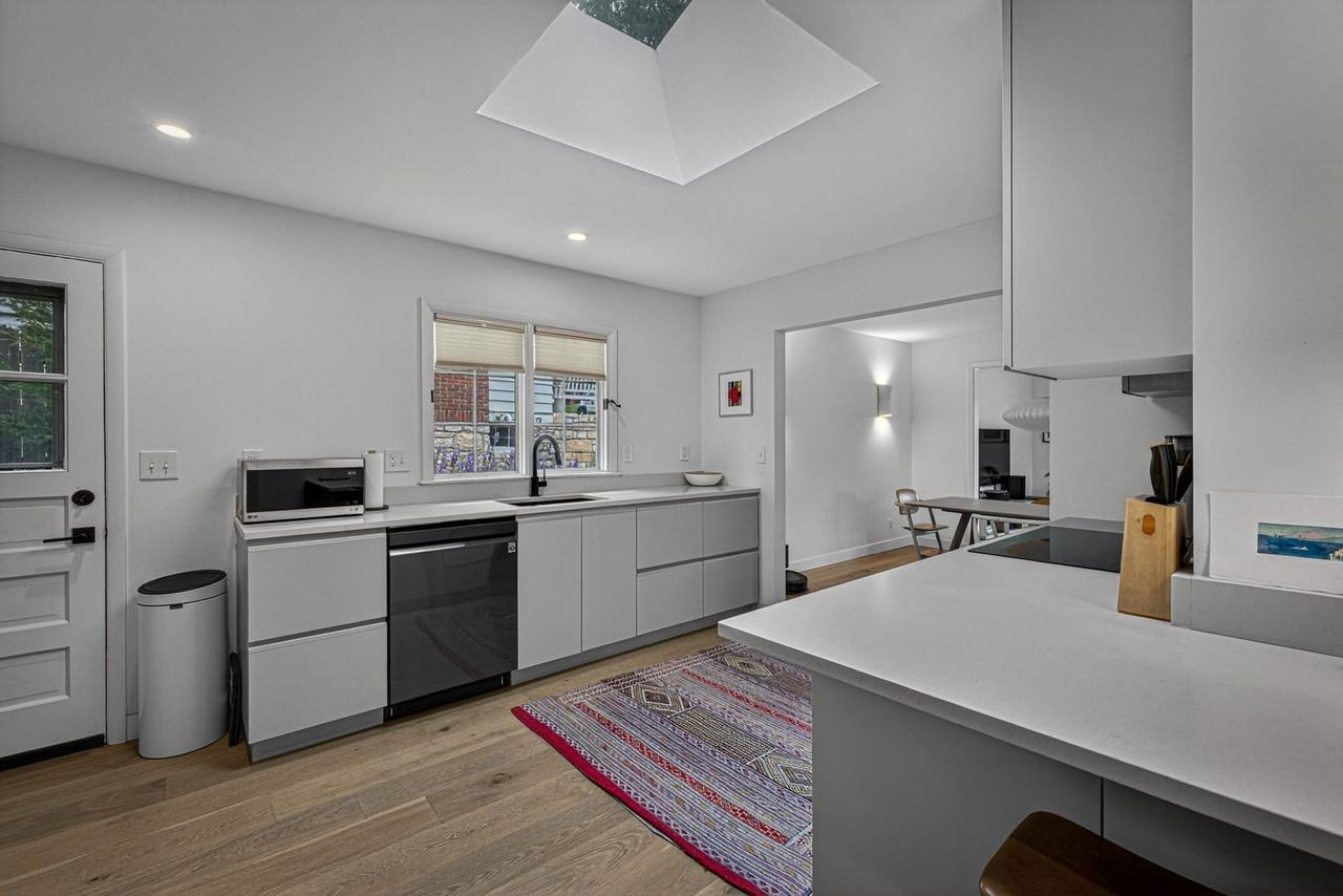 1624 W 50th St - Photo 2 of 25