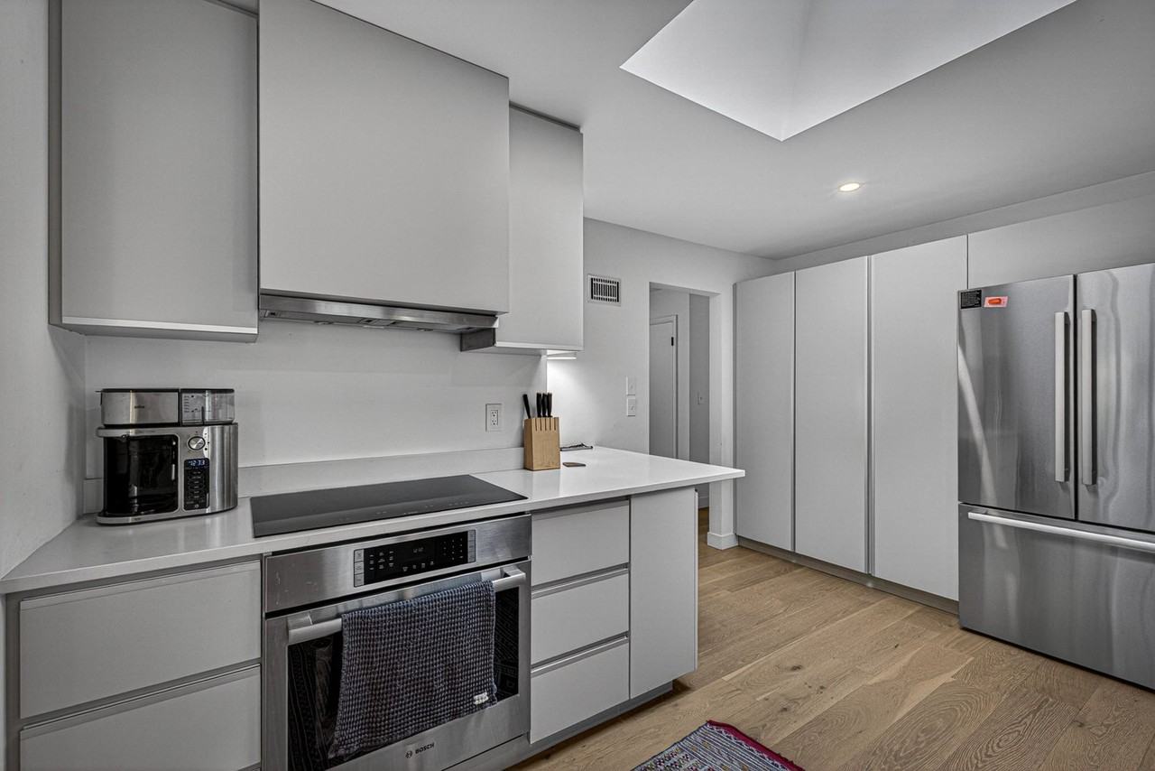 1624 W 50th St - Photo 3 of 25