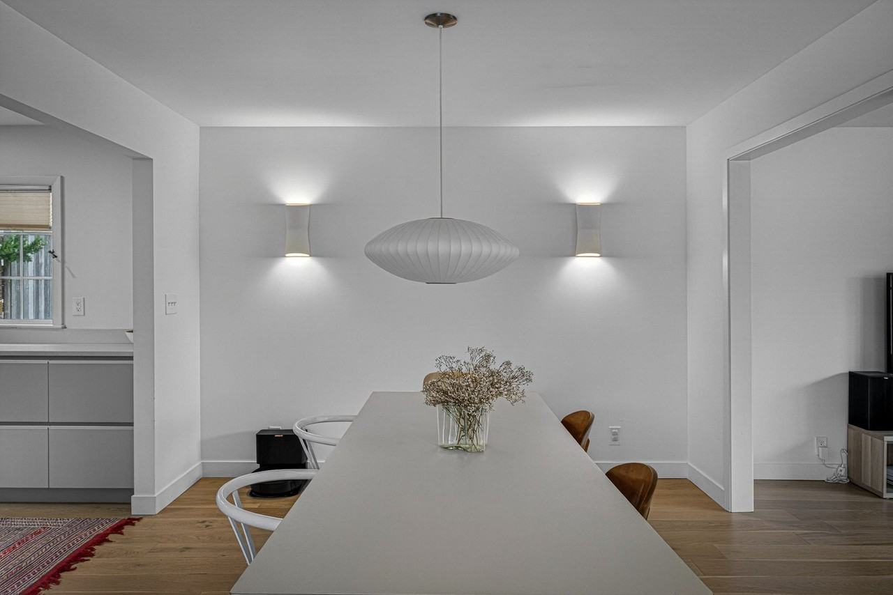 1624 W 50th St - Photo 4 of 25