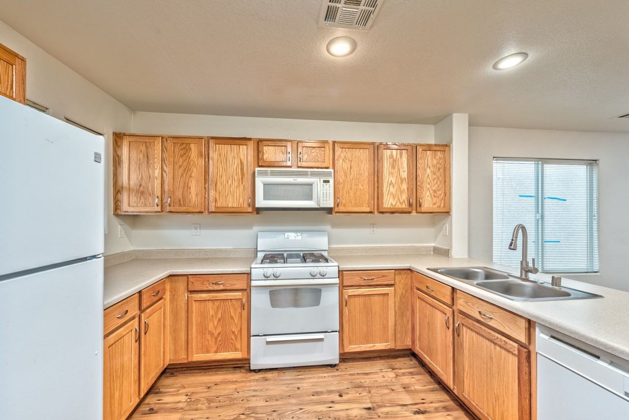 9219 Hollander Ave - Photo 2 of 14