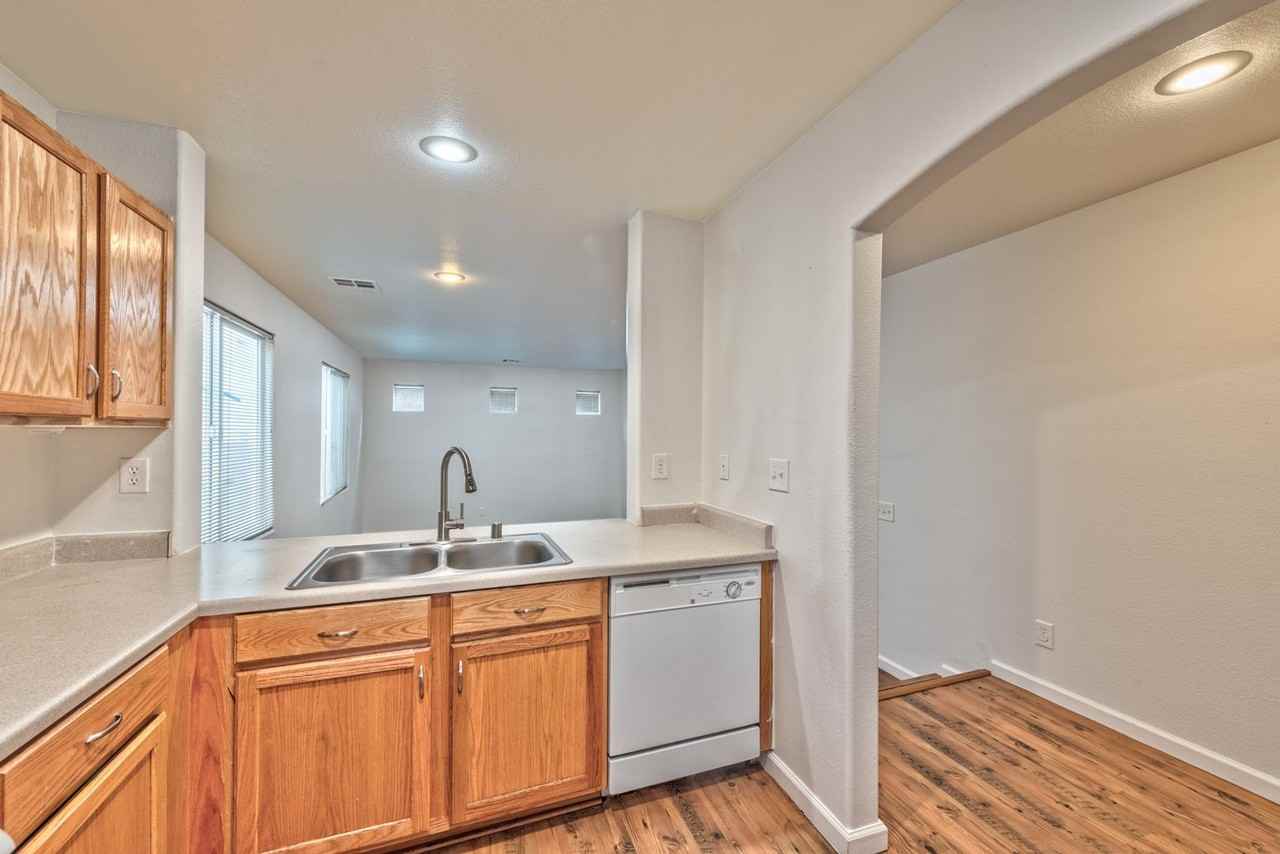 9219 Hollander Ave - Photo 3 of 14